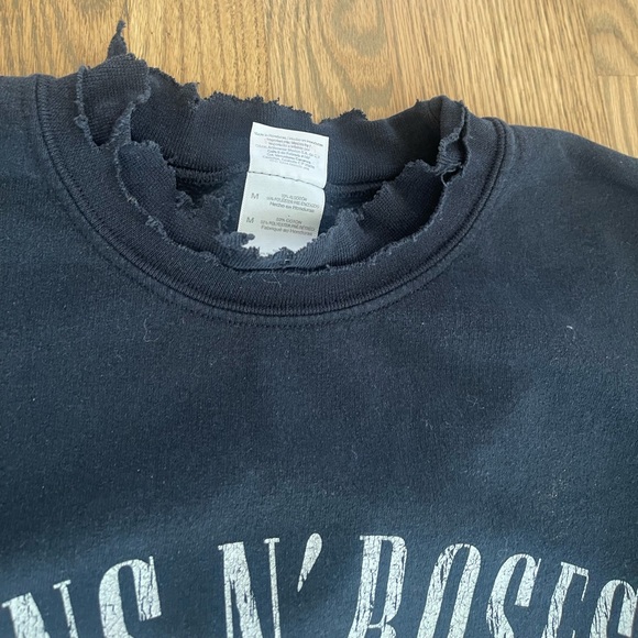 Urban Outfitters Distressed Guns N Roses Theater Tour 1991 Sweatshirt M Black - Picture 3 of 3